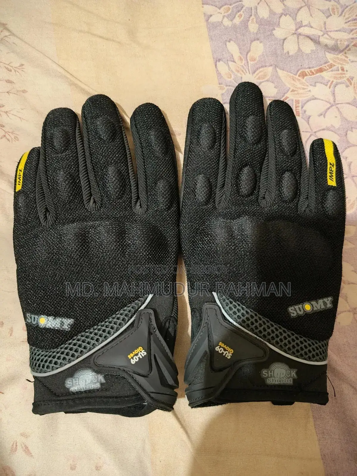 Soumy Gloves