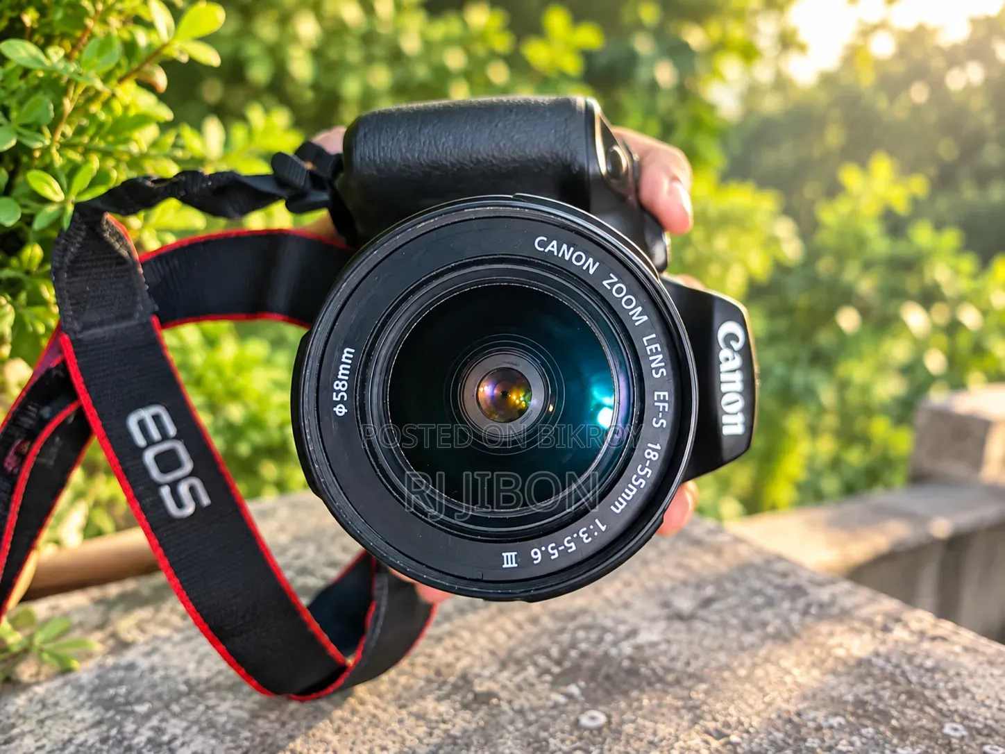 Canon D2000
