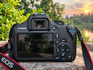 Canon D2000