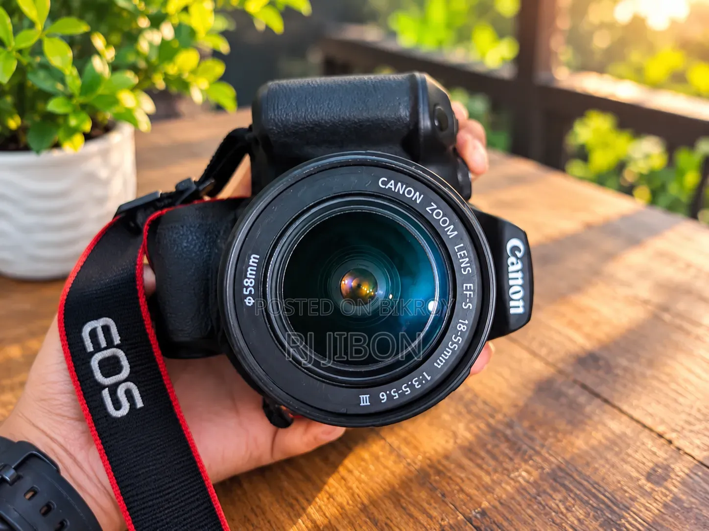Canon D2000