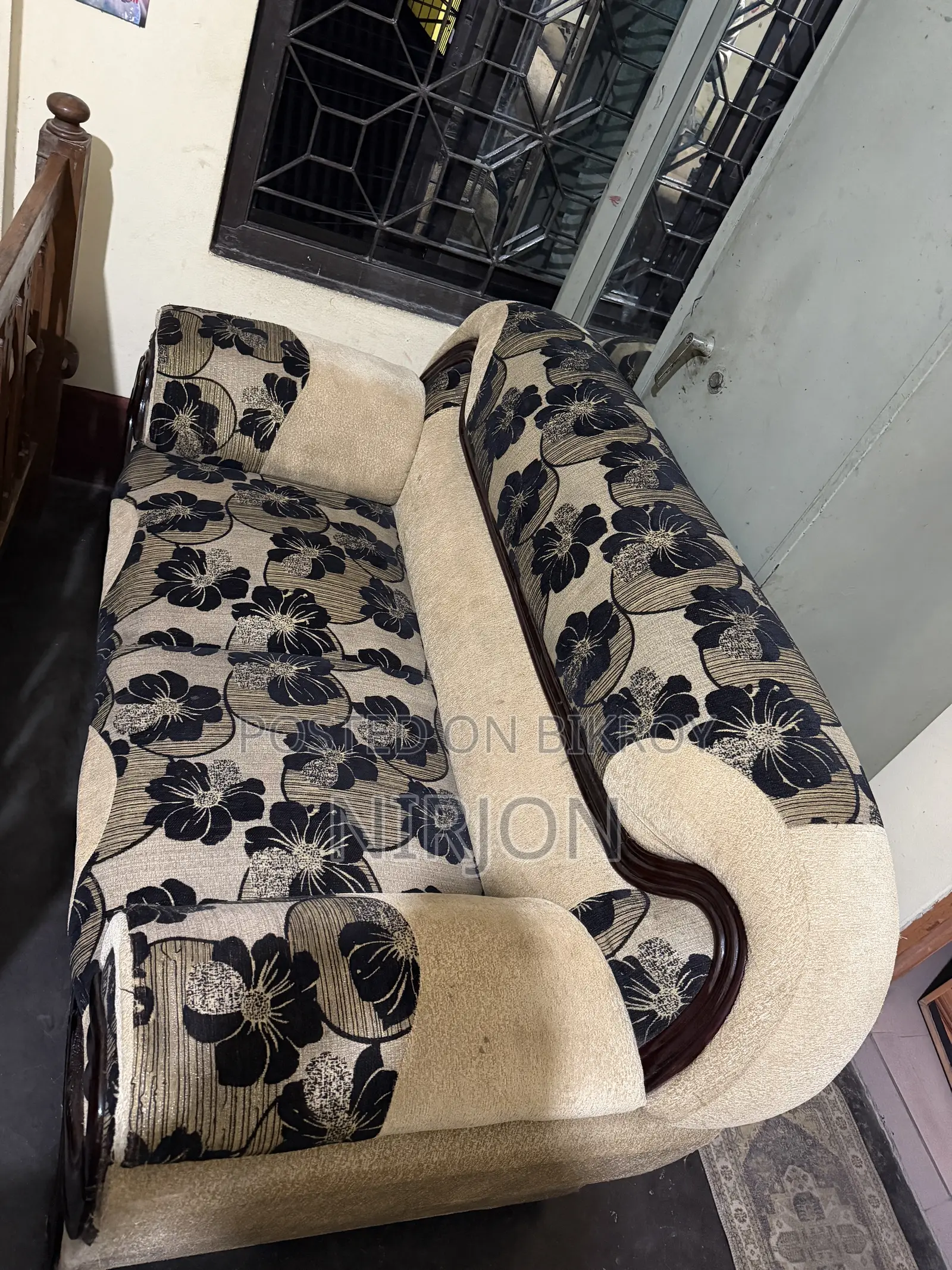 Beautiful & Good Quality Sofa Set for Sale