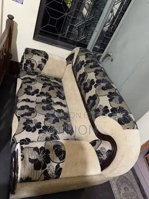Beautiful & Good Quality Sofa Set for Sale