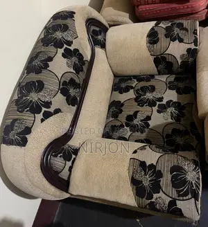 Beautiful & Good Quality Sofa Set for Sale