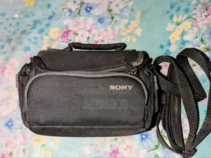Original Sony Handycam HDR-CX150E (With Original Box & Charger)