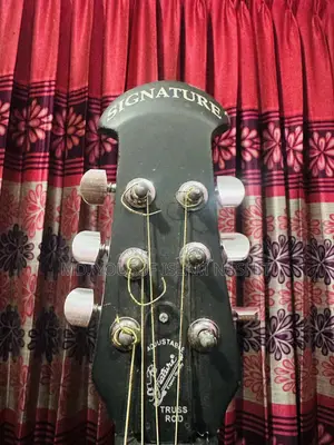 Signature Guitar Black