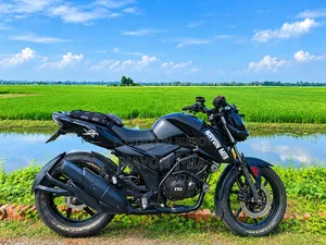 টিভিএস আপাচে ১৬০ ৪ভি ২০১৮ কালো
