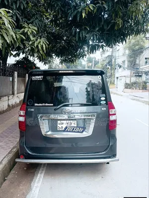 টয়োটা নোয়া ২.০ ১৪৩এইচপি এফডব্লিউডি (৮ সিটার) ২০১১ ব্ল্যাক