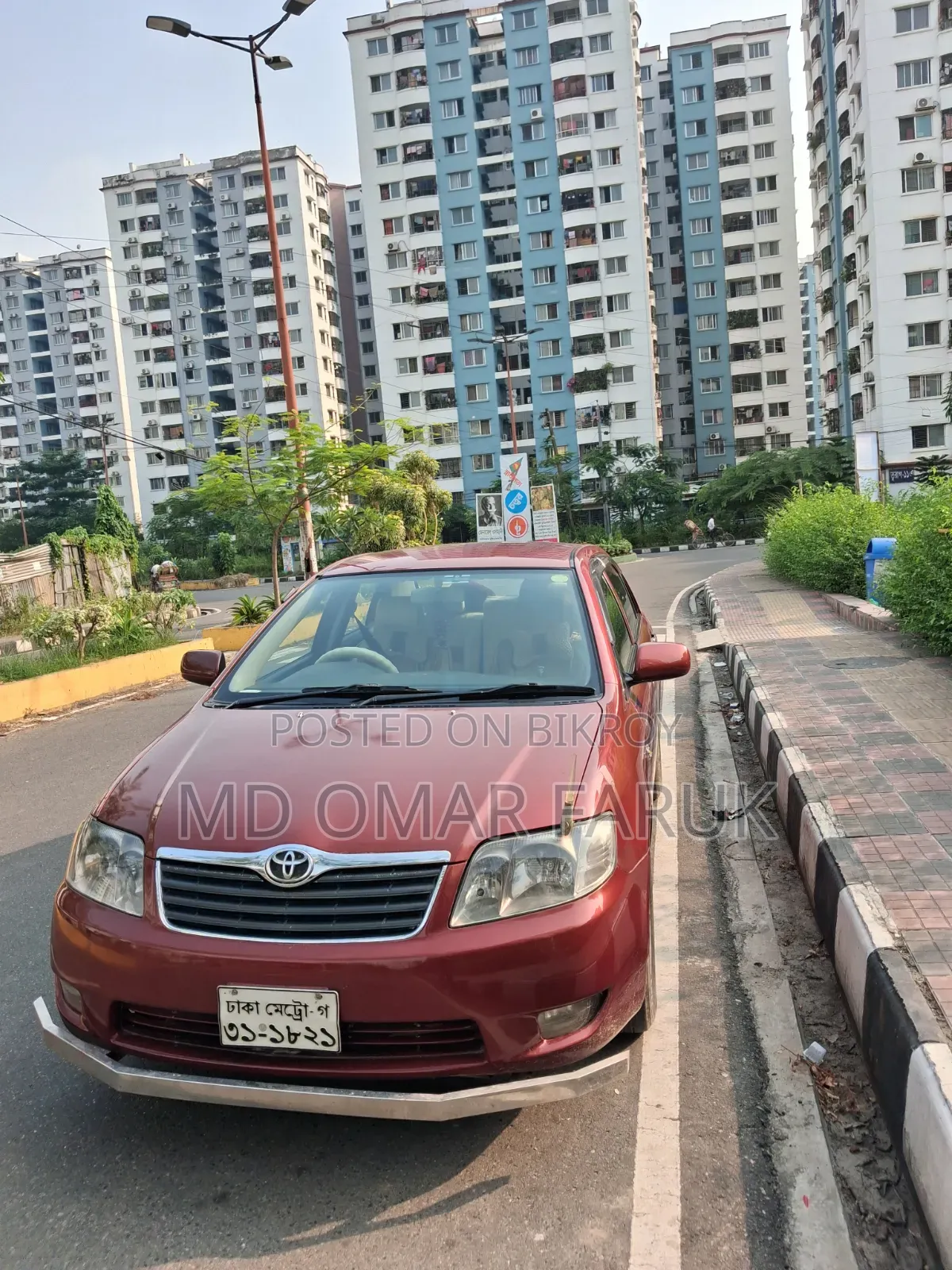 টয়োটা করোলা ২০০৫ মেরুন