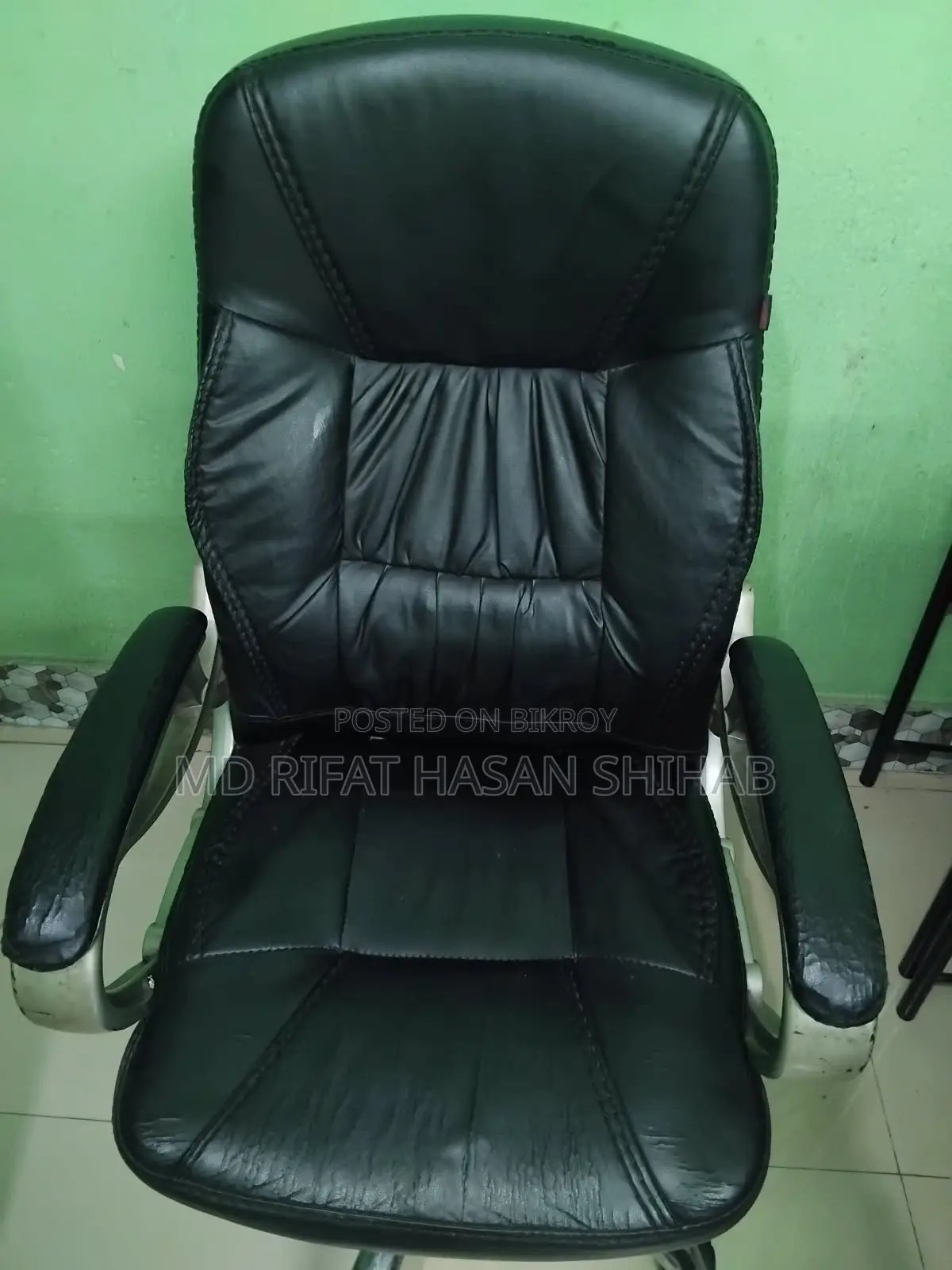 : জরুরি ভিত্তিতে অফিস/ভিজিটর চেয়ার বিক্রি করা হবে! সম্পূর্ণ ভালো অ