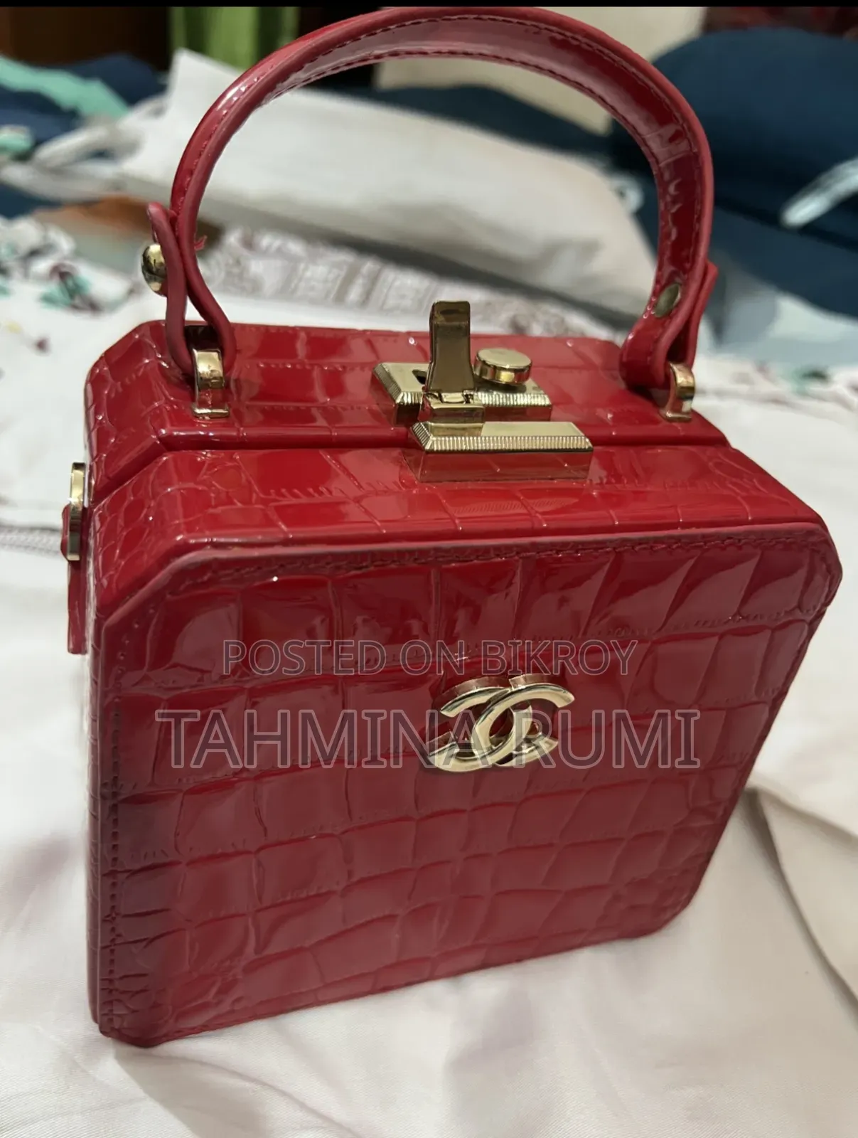 ওয়েস্টার্ন বক্স রেড পার্স