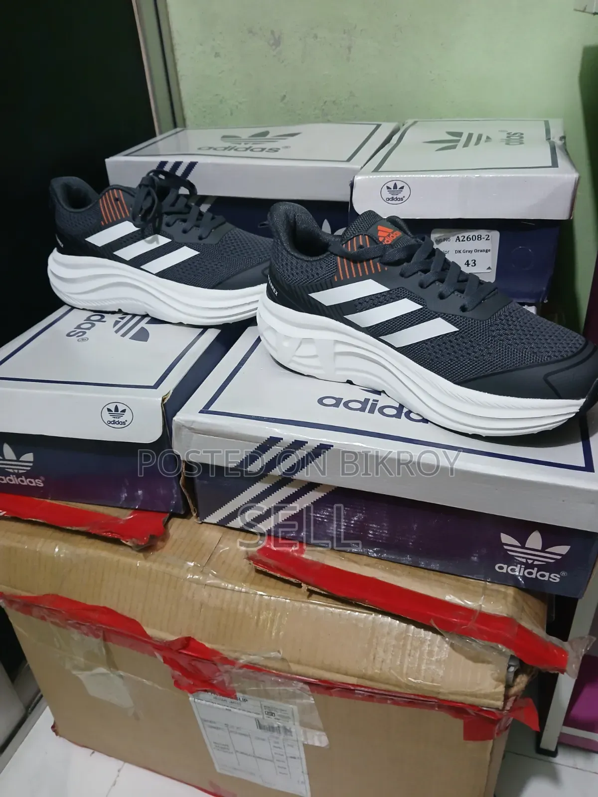 Adidas Sneakers