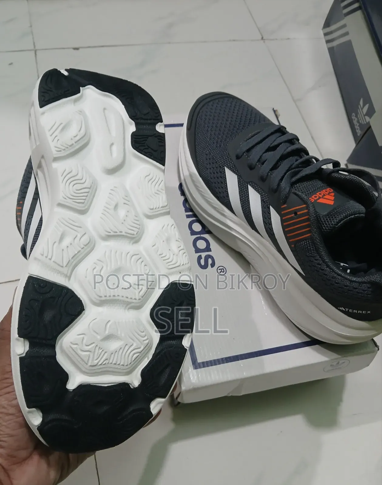 Adidas Sneakers