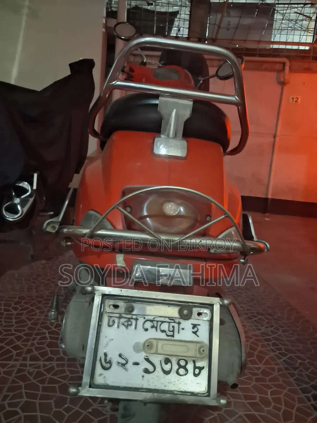 ভেসপা ১২৫ ২০২২ লাল