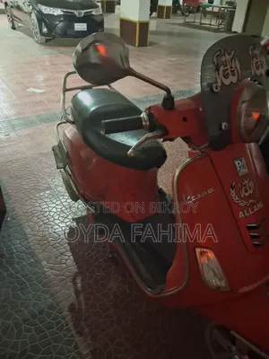 ভেসপা ১২৫ ২০২২ লাল