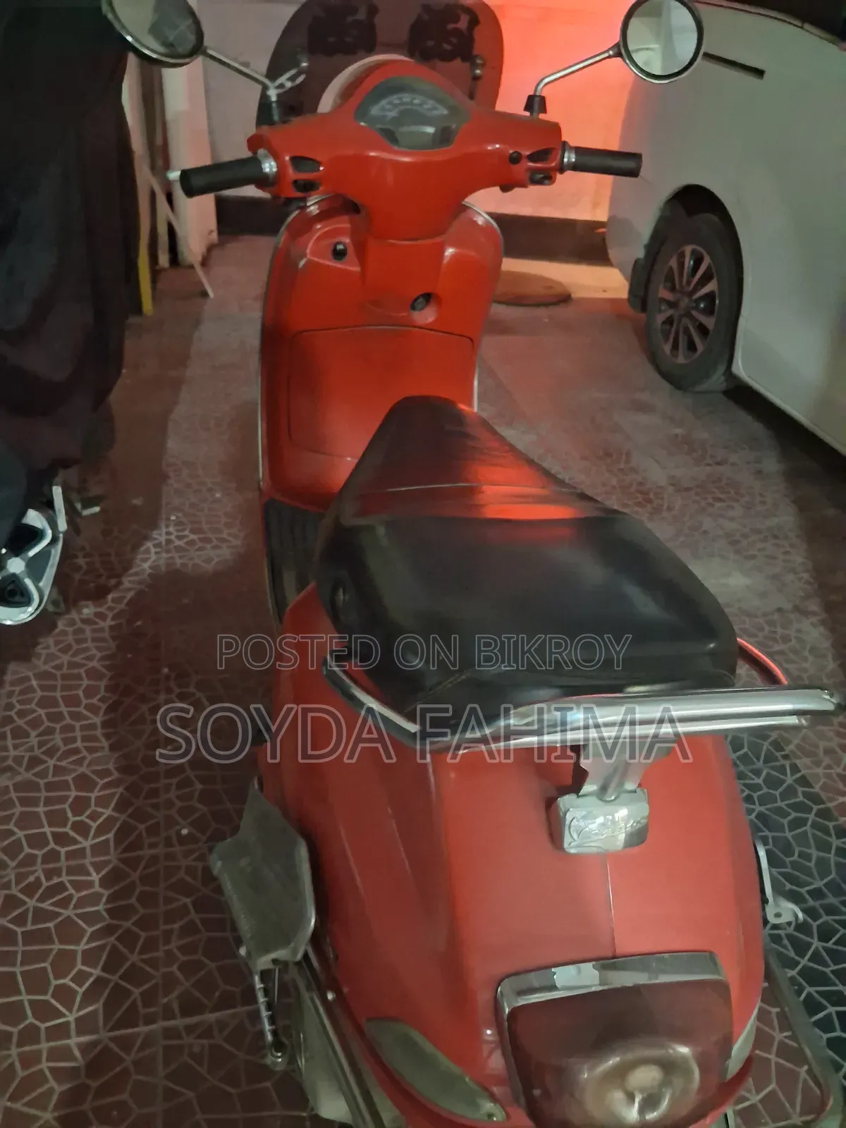 ভেসপা ১২৫ ২০২২ লাল