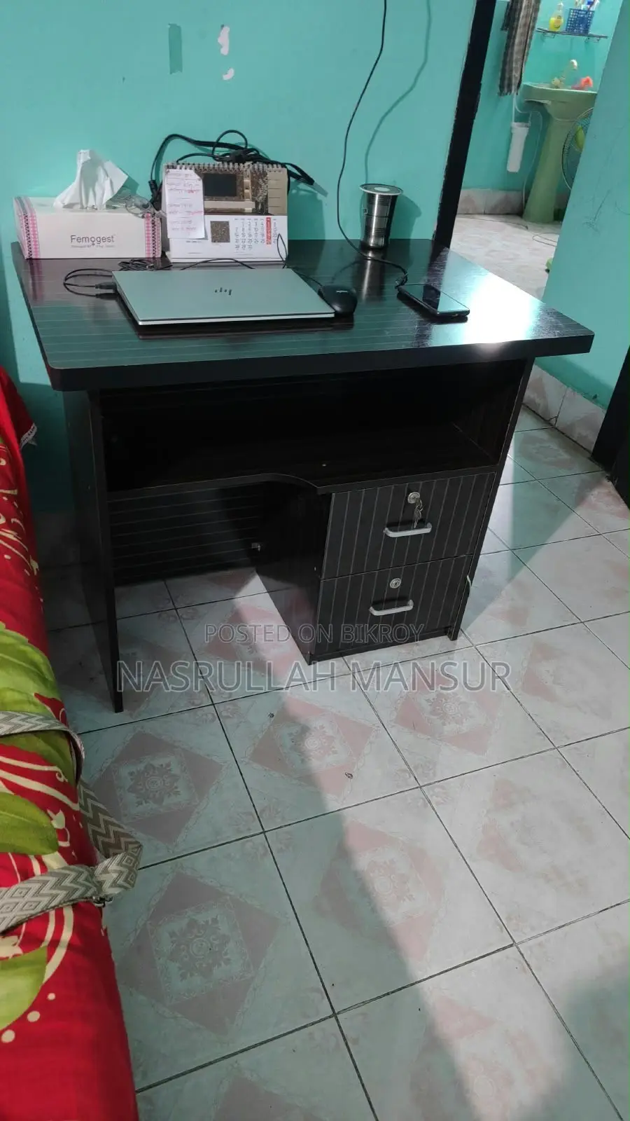 কম্পিউটার টেবিল নতুনের মতো