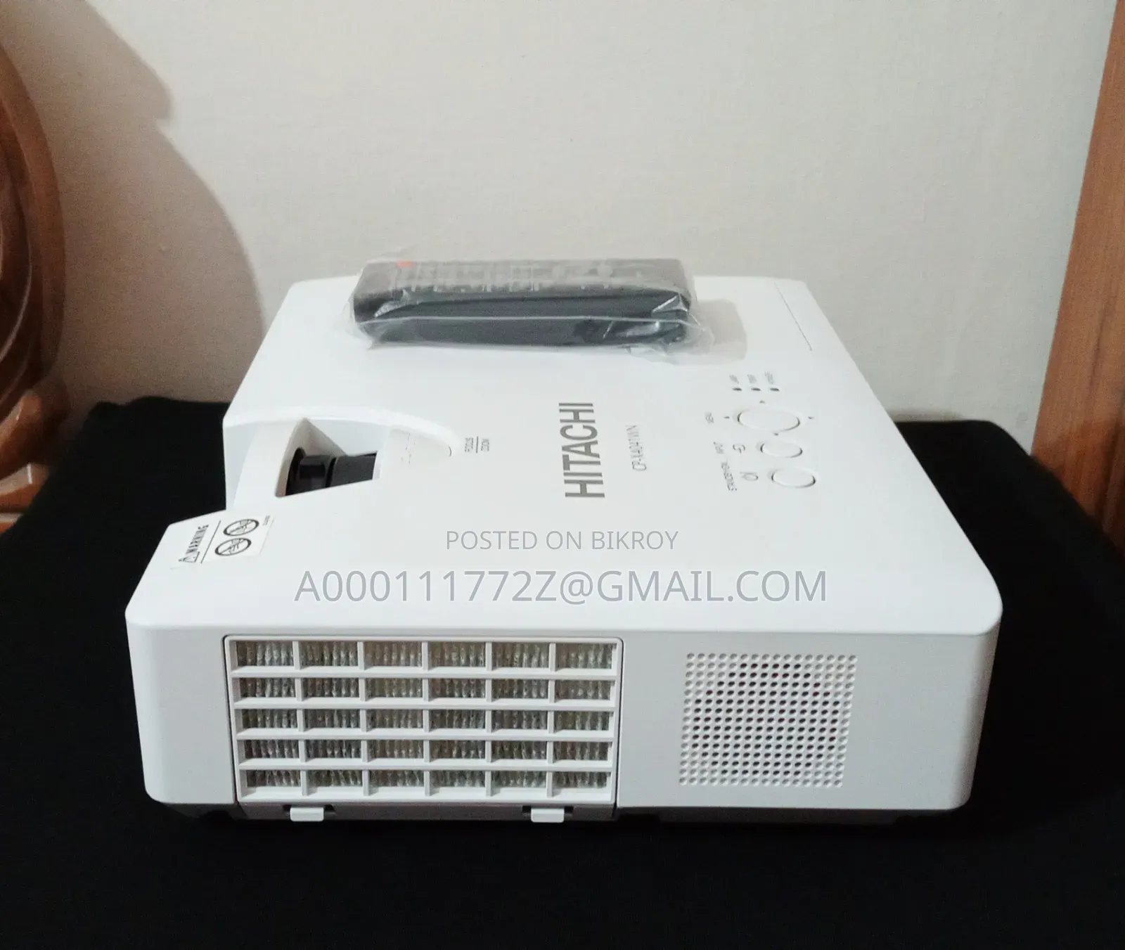 HITACHI CP-X4041WN 4200 ANSI LUMENS Projector Made in Japan