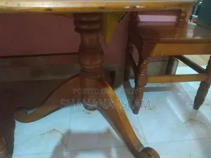 মেহগনি কাঠের ডাইনিং টেবিল