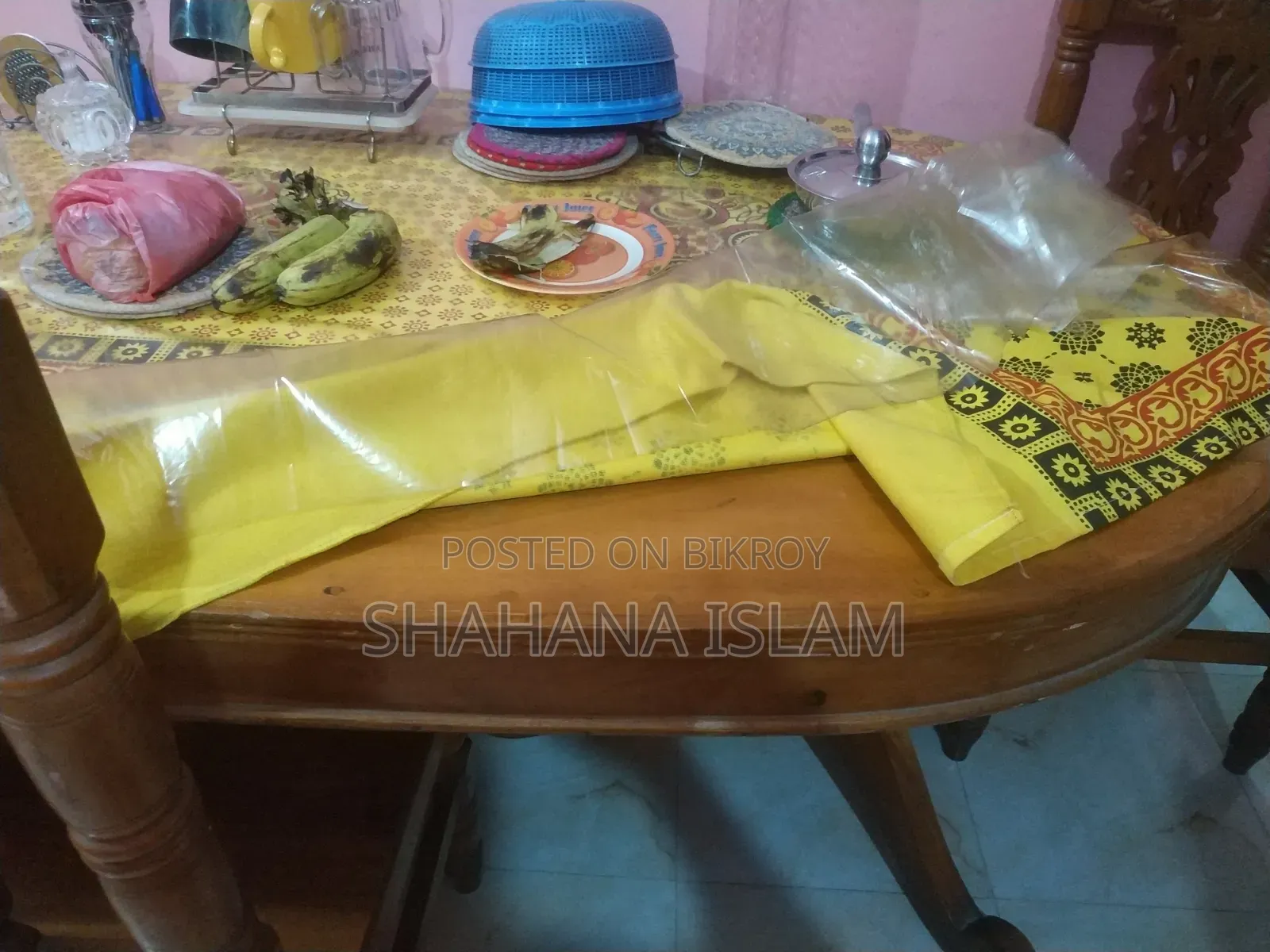 মেহগনি কাঠের ডাইনিং টেবিল