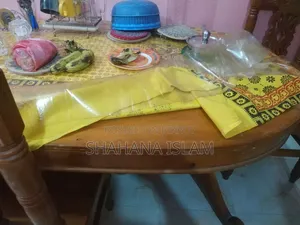 মেহগনি কাঠের ডাইনিং টেবিল