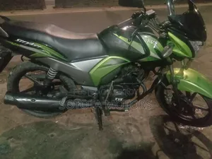 টিভিএস স্ট্রাইকার ১২৫ ২০২২ ব্ল্যাক