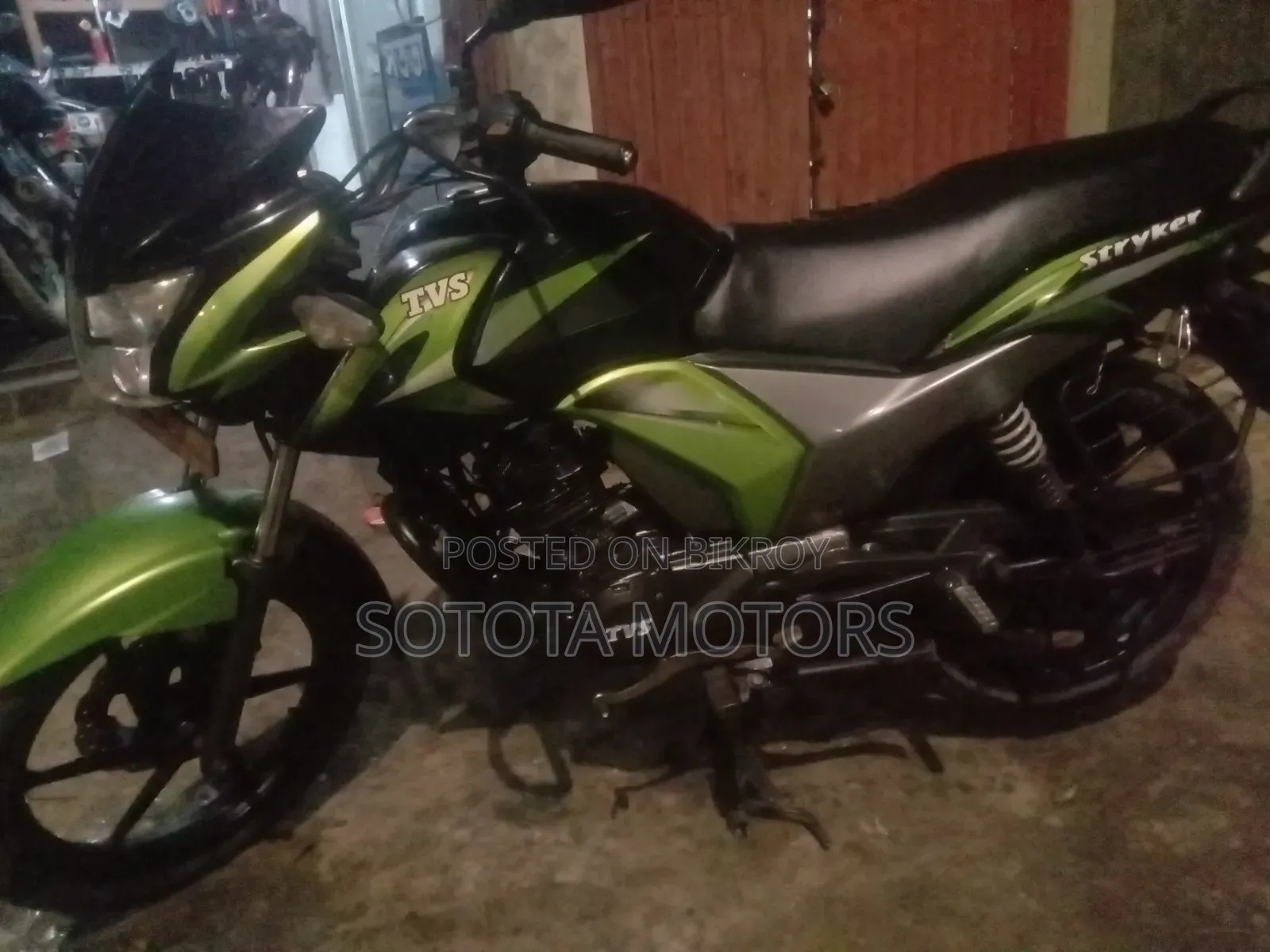 টিভিএস স্ট্রাইকার ১২৫ ২০২২ ব্ল্যাক
