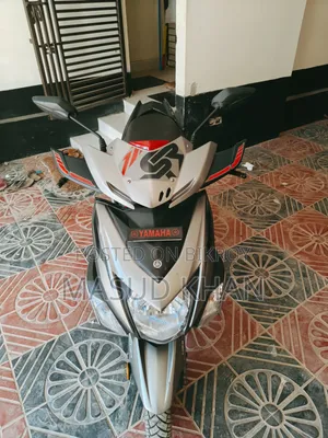 ইয়ামাহা ২০২১ গ্রে