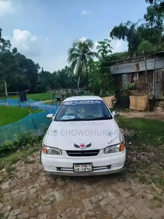 Toyota Corolla 2000 White