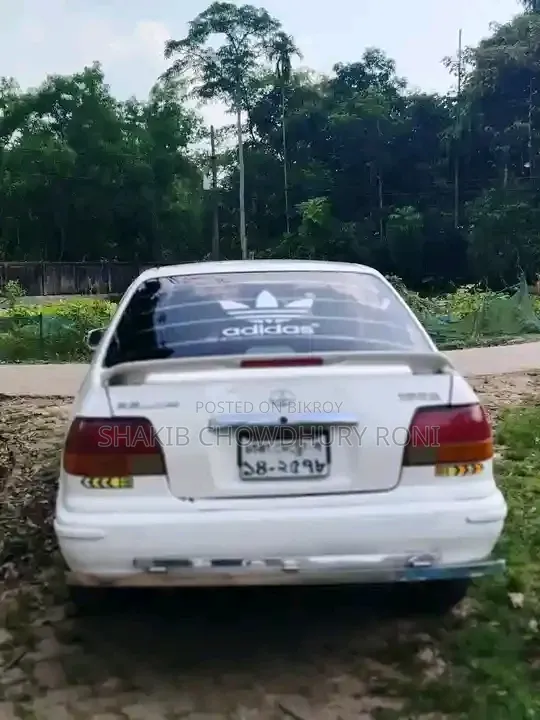 Toyota Corolla 2000 White