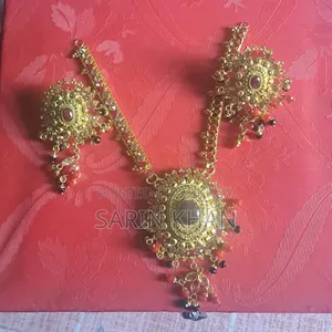 চুড়িসহ জুয়েলারি সেট
