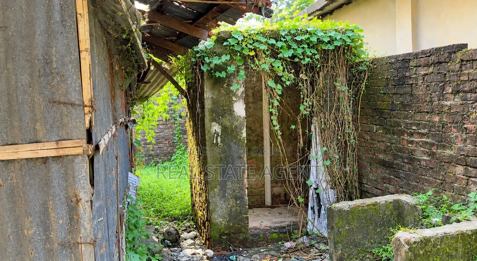 ২ গন্ডা ১ কড়া খালি জায়গা বিক্রি করা হবে। ময়ূরী ক্লাবের আশেপাশে