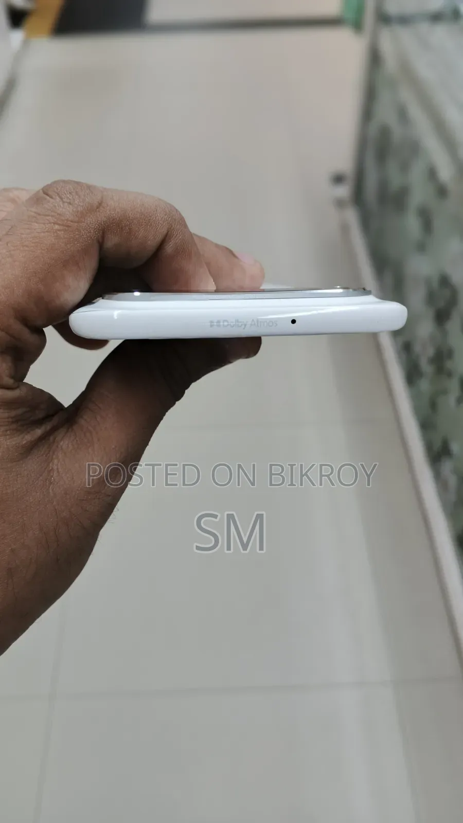 নতুন টেকনো পোভা স্লিম ৫জি ২৫৬ জিবি সাদা