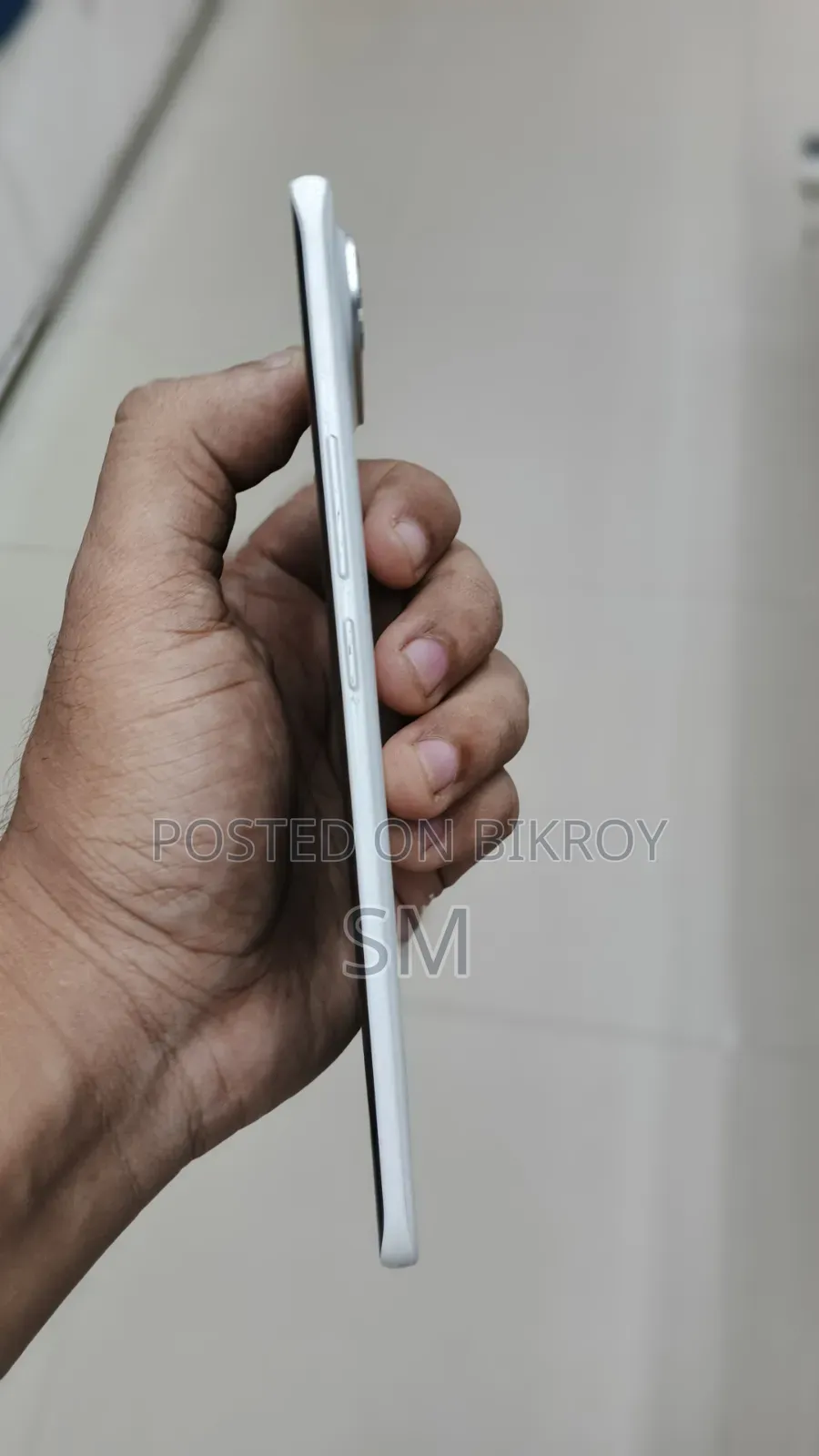 নতুন টেকনো পোভা স্লিম ৫জি ২৫৬ জিবি সাদা