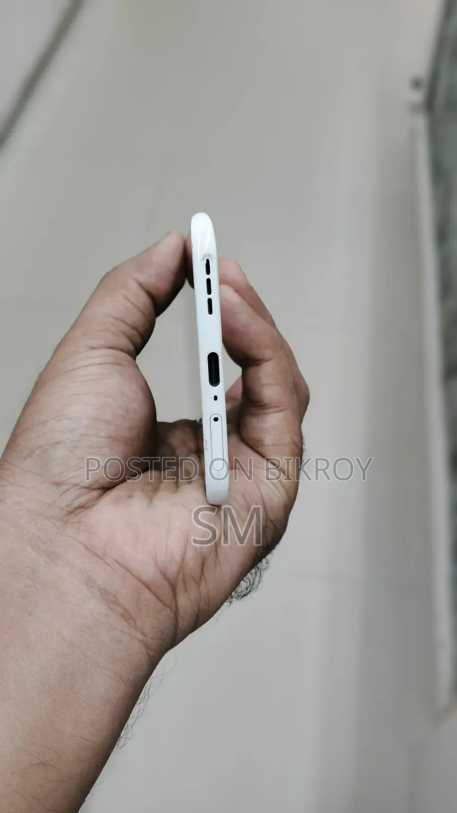 নতুন টেকনো পোভা স্লিম ৫জি ২৫৬ জিবি সাদা