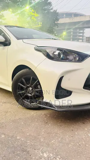 টয়োটা ইয়ারিস ১.৫ সেডান এক্সএলই ২০২০ পার্ল