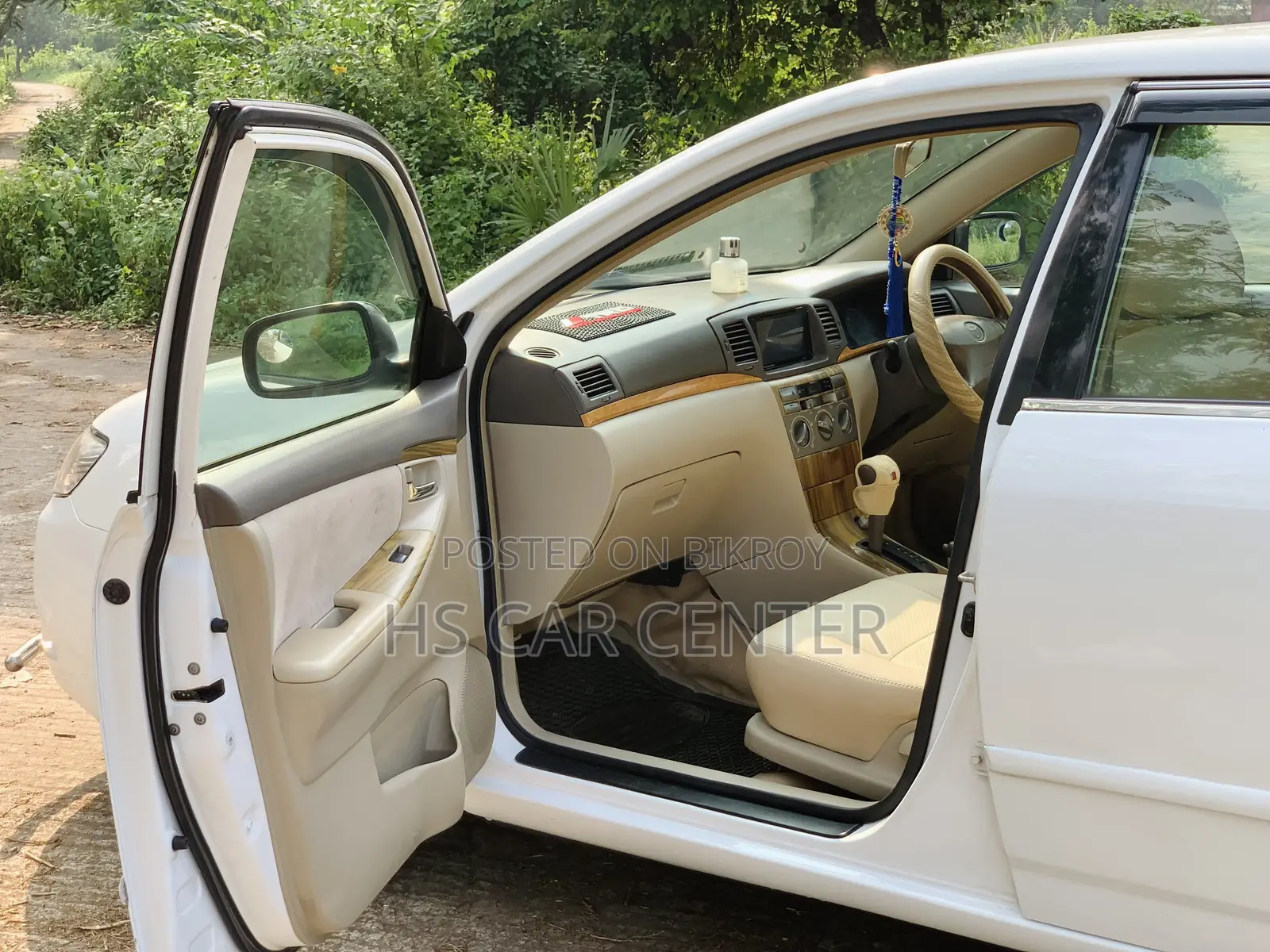 টয়োটা করোলা এস ২০০৫ সাদা