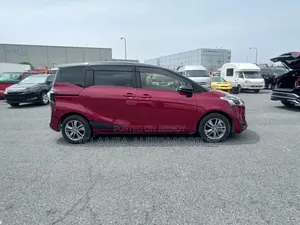 Toyota Sienta 2021