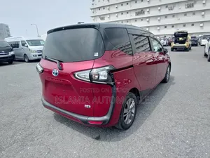 Toyota Sienta 2021