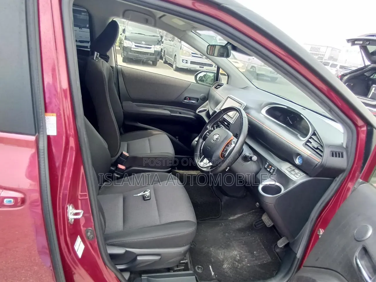 Toyota Sienta 2021