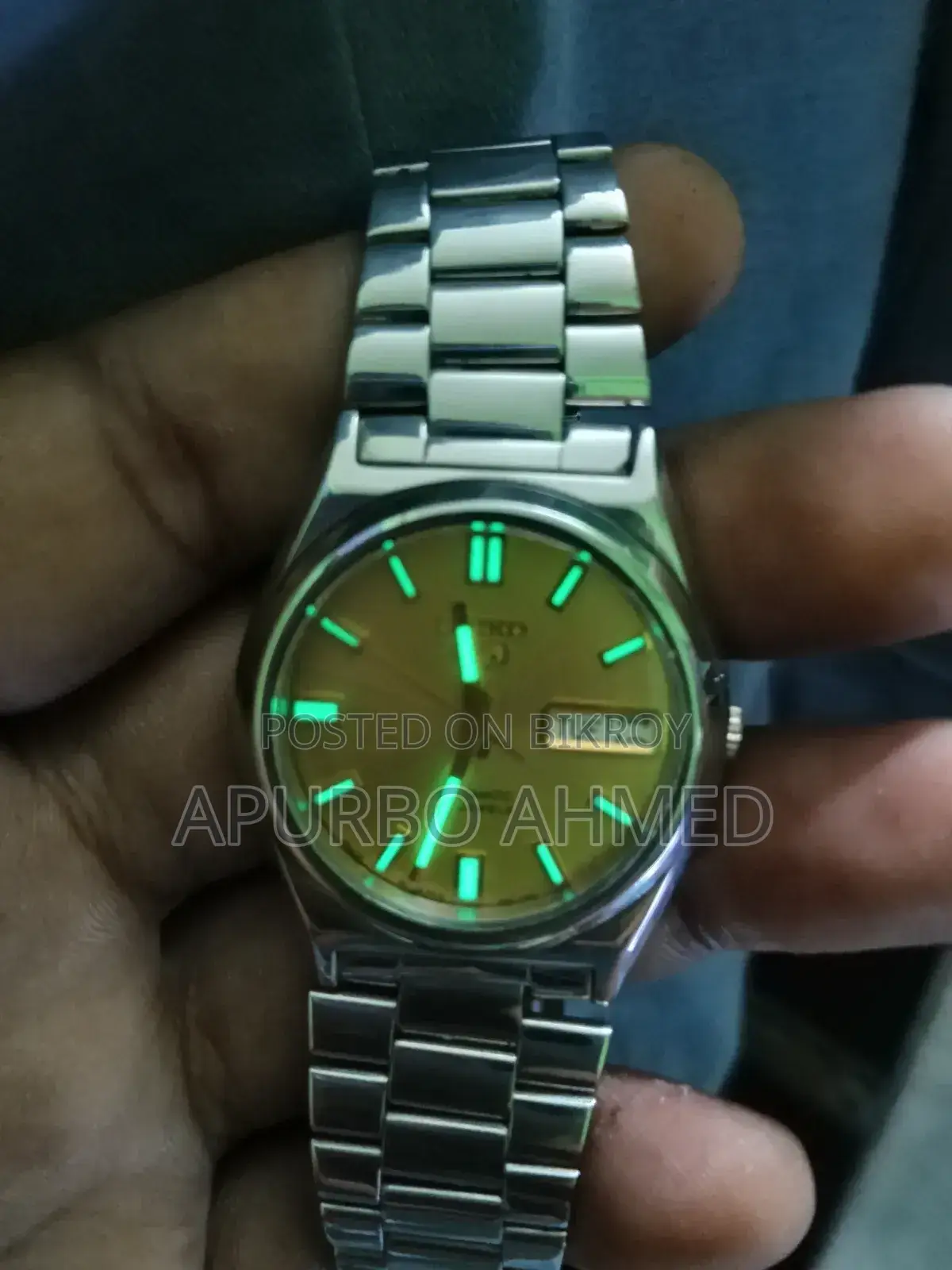 Vintage Automatic Seiko 5 Watch Works Without Battery