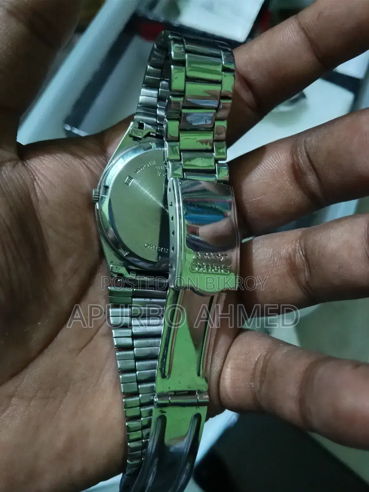 Vintage Automatic Seiko 5 Watch Works Without Battery