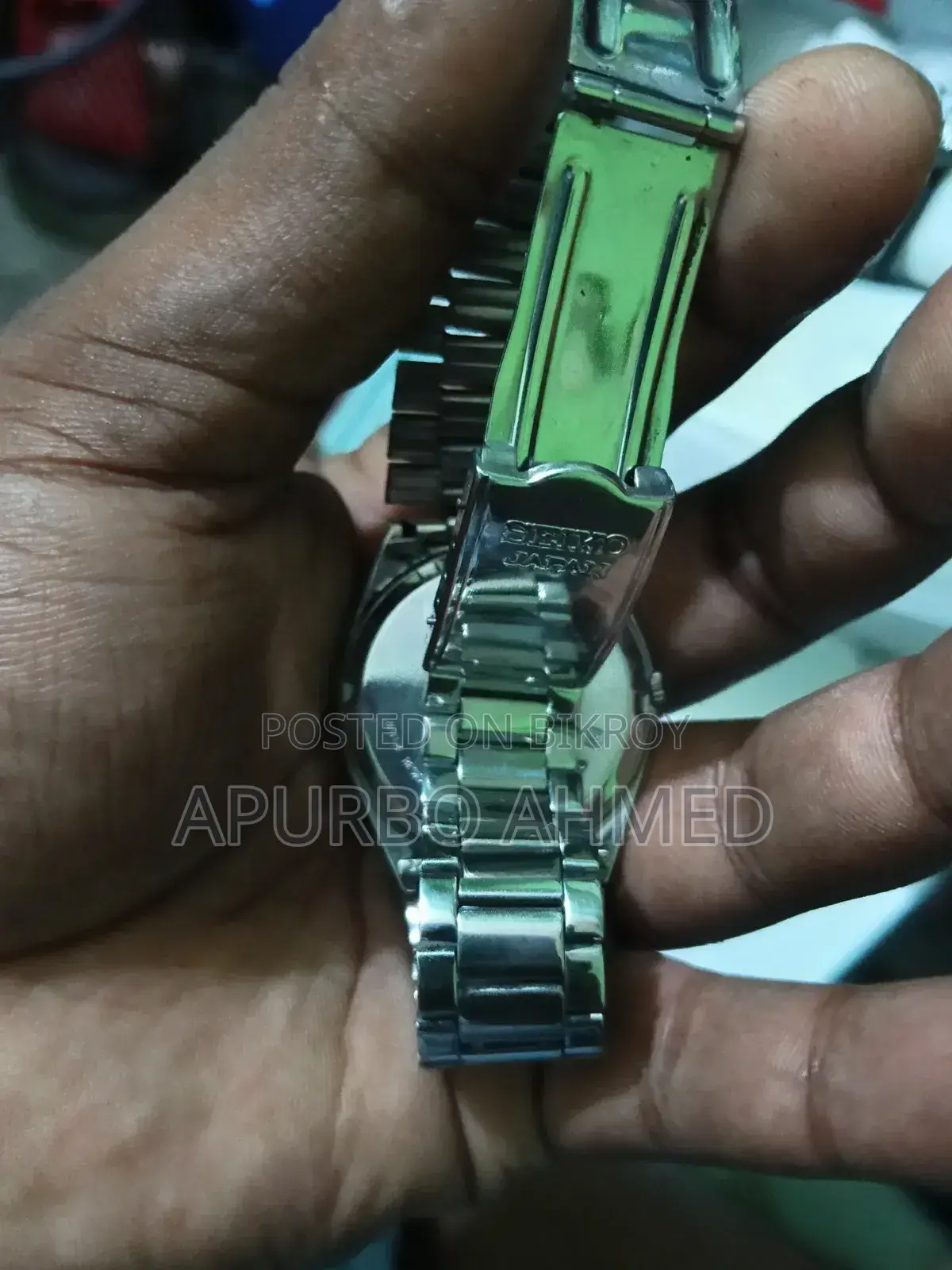 Vintage Automatic Seiko 5 Watch Works Without Battery