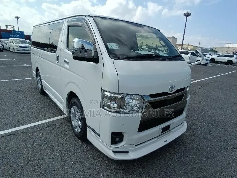 Toyota HiAce 2023