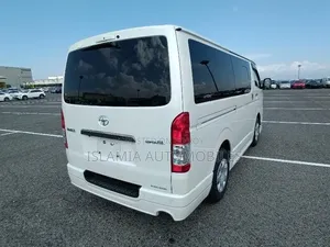 Toyota HiAce 2023
