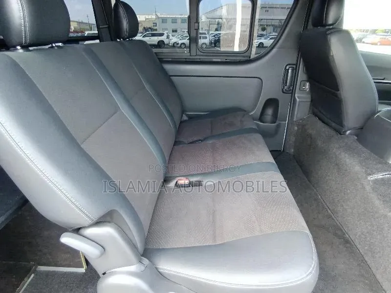 Toyota HiAce 2023