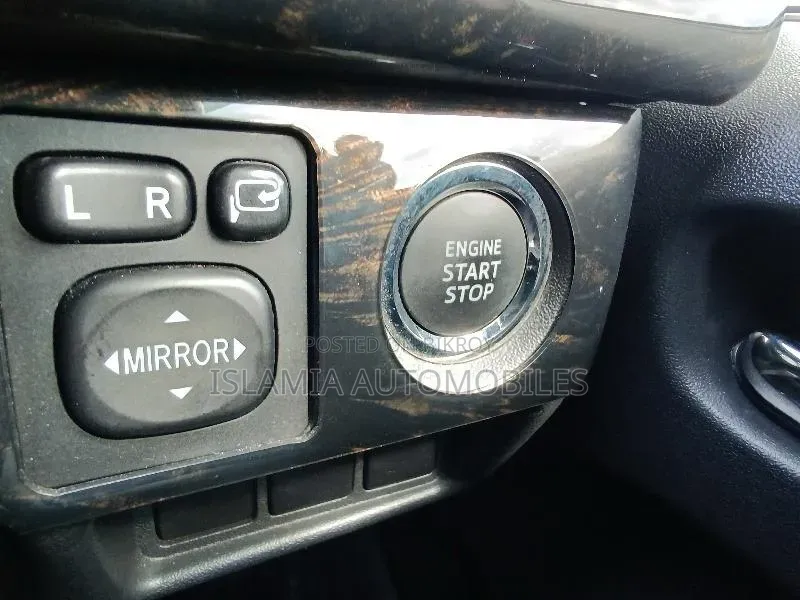 Toyota HiAce 2023