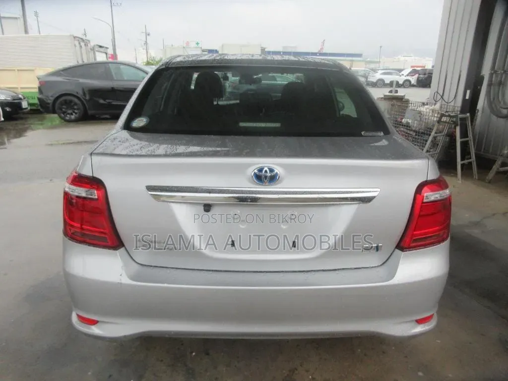 Toyota Axio 2021 Silver