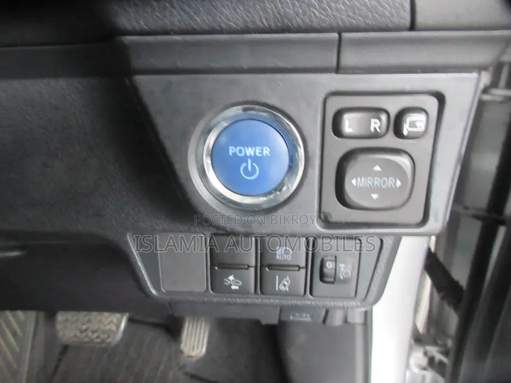 Toyota Axio 2021 Silver