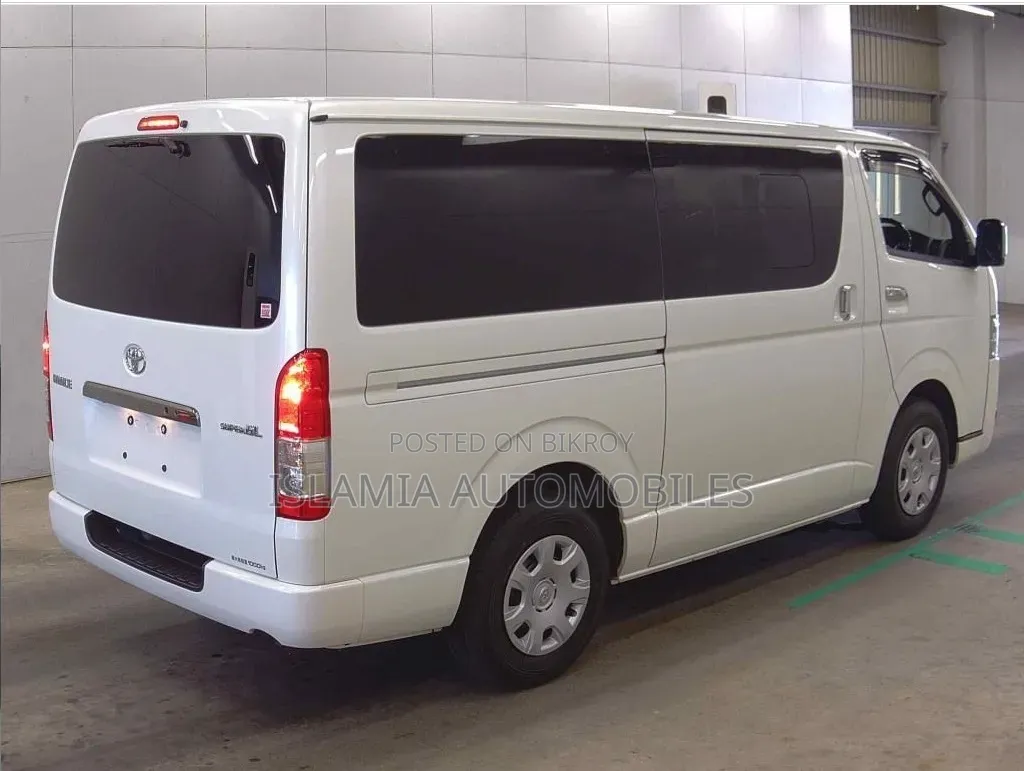 Toyota HiAce 2021