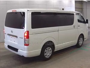 Toyota HiAce 2021